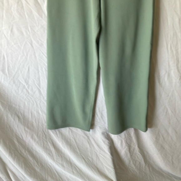 Move Technology: Tulip Waistband Wide Leg Crop Yoga Pants- XS - Picture 6 of 16